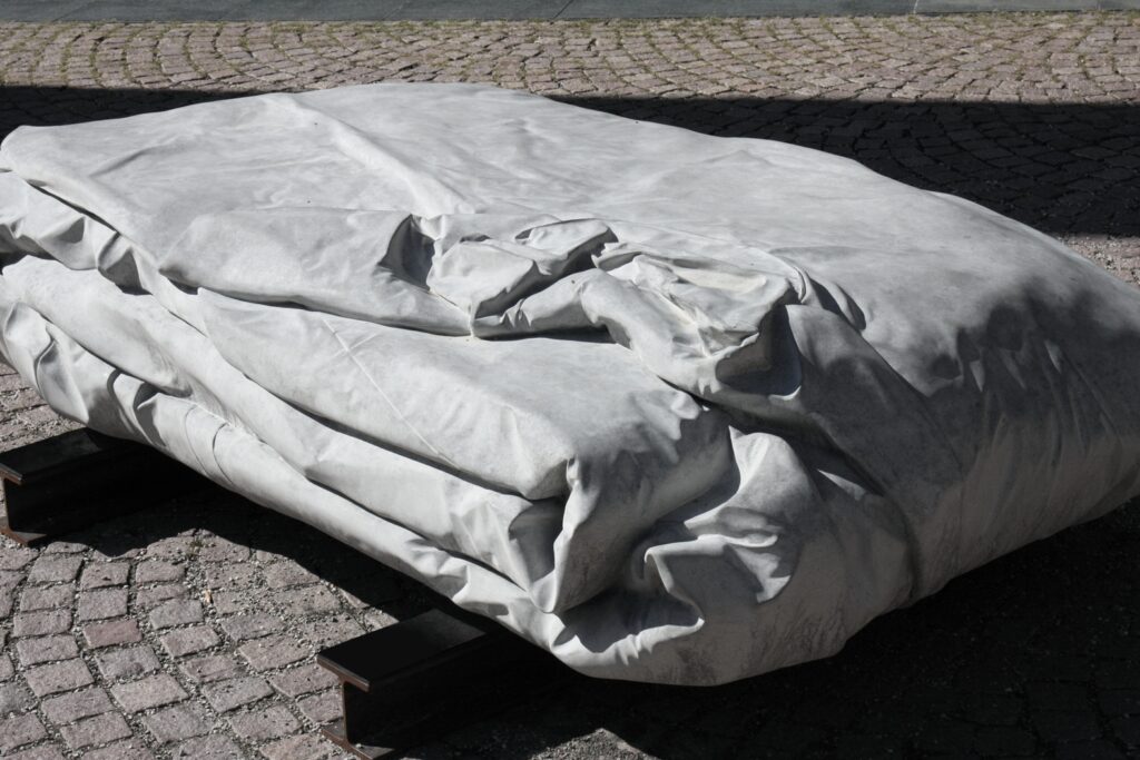 Figur III 2013 Beton 206x130x45cm